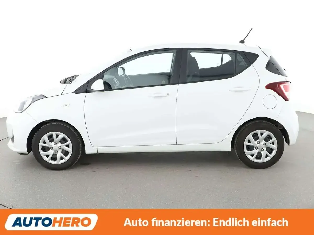 Gebraucht Hyundai i10 Trend 87 PS (63 kW) 2018 Weiß Kleinwagen