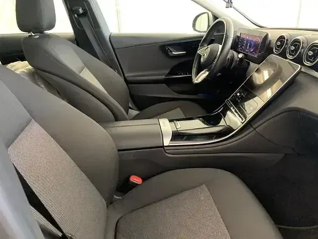 Gebraucht Mercedes C200 Avantgarde 163 PS (119 kW) 2022 Hightechsilber metallic Kombi