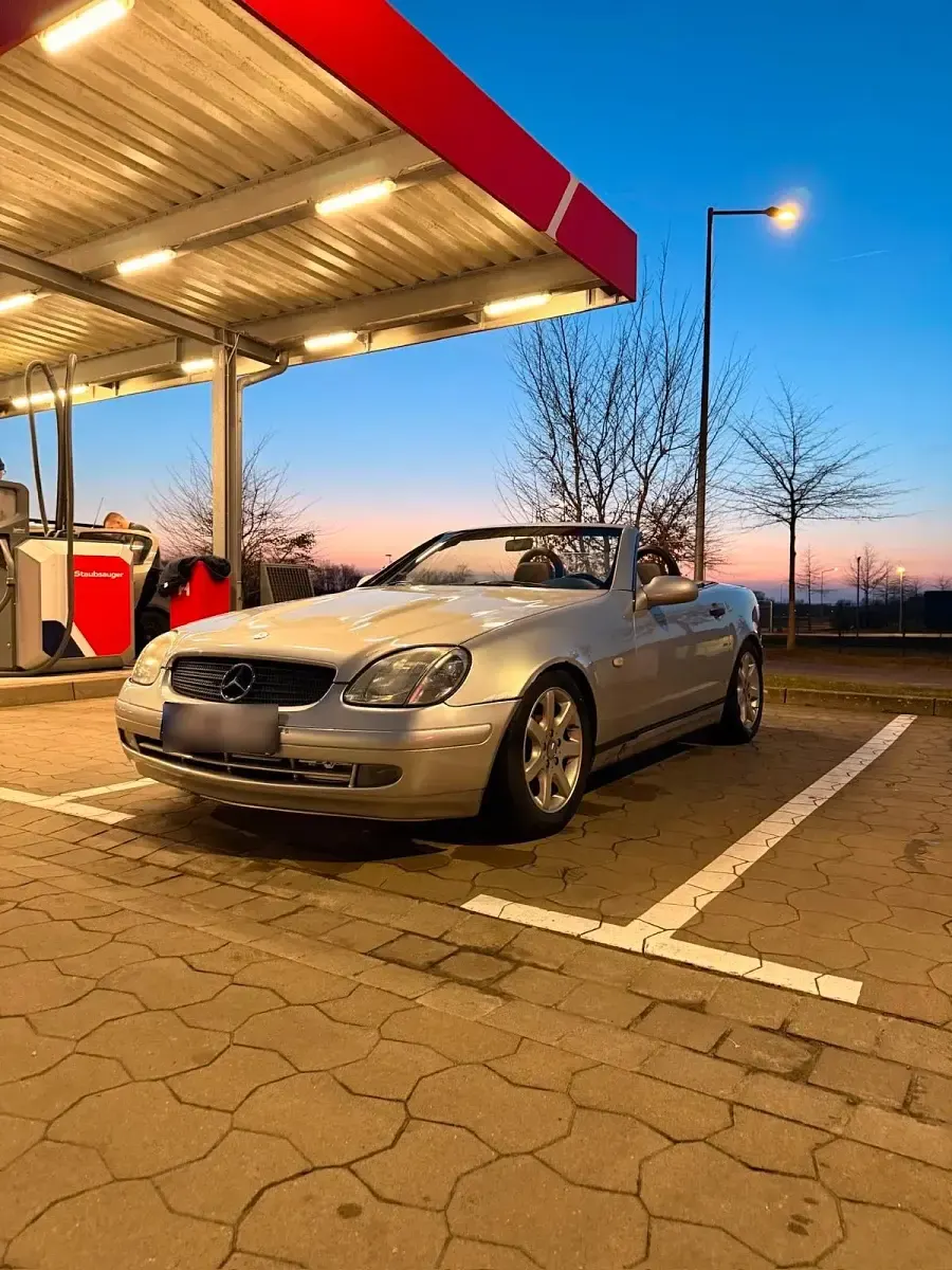 Gebraucht Mercedes SLK230 193 PS (141 kW) 1998 Silber Cabrio
