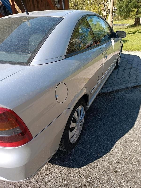 Second-hand Opel Astra 147 CP (108 kW) 2002 Argintiu Coupe