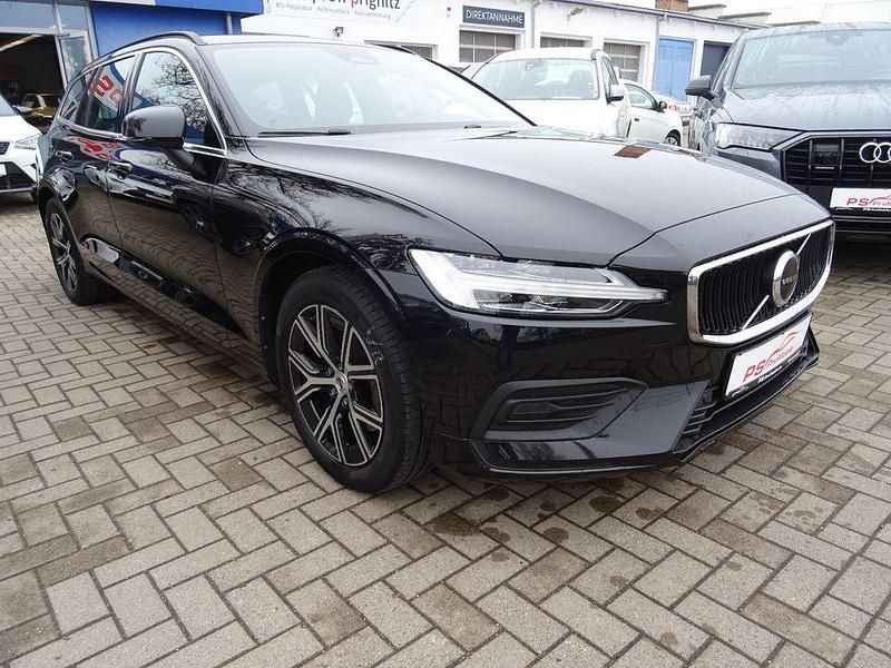 Gebraucht Volvo V60 Core 163 PS (119 kW) 2022 Schwarz Kombi