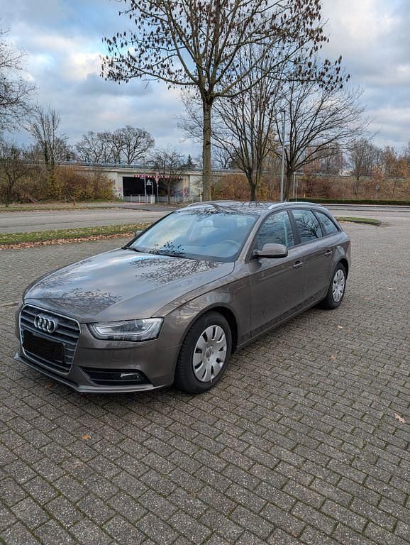 Gebraucht Audi A4 Ambiente 136 PS (100 kW) 2014 Grau Kombi