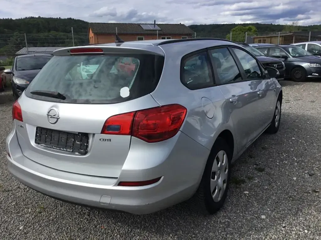 Gebraucht Opel Astra Selection 110 PS (80 kW) 2012 Silber Kombi