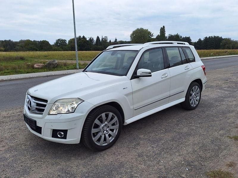 Weiß Gebraucht 2009 Mercedes GLK220 SUV | 10.999 € (Guter Preis) - Bild 1/4