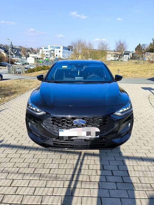 Gebraucht Ford Focus ST-Line 125 PS (91 kW) 2022 Schwarz Kleinwagen