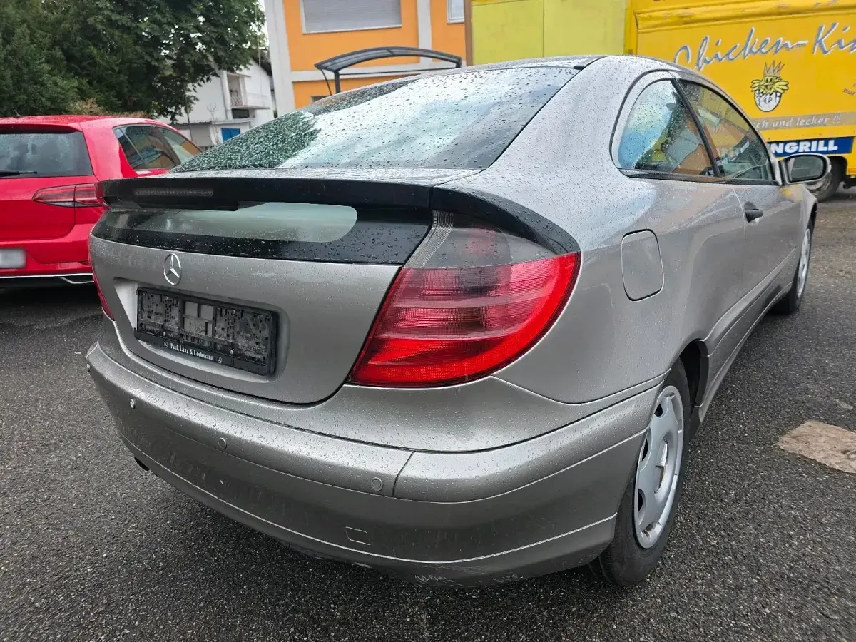Gebraucht Mercedes C180 140 PS (102 kW) 2003 Silber Coupé
