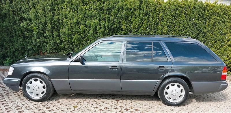 Second-hand Mercedes E280 193 CP (141 kW) 1995 Negru Break