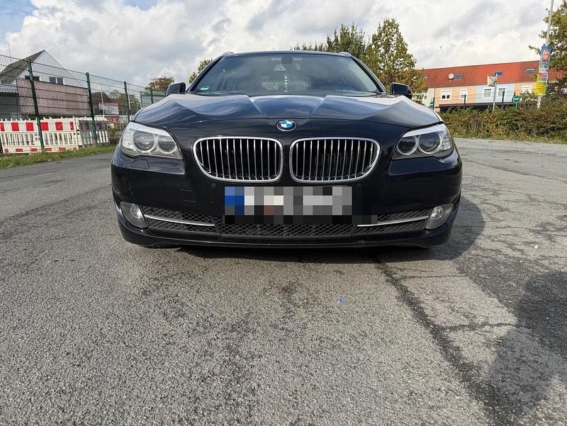 Gebraucht BMW 520 184 PS (135 kW) 2012 Schwarz Kombi