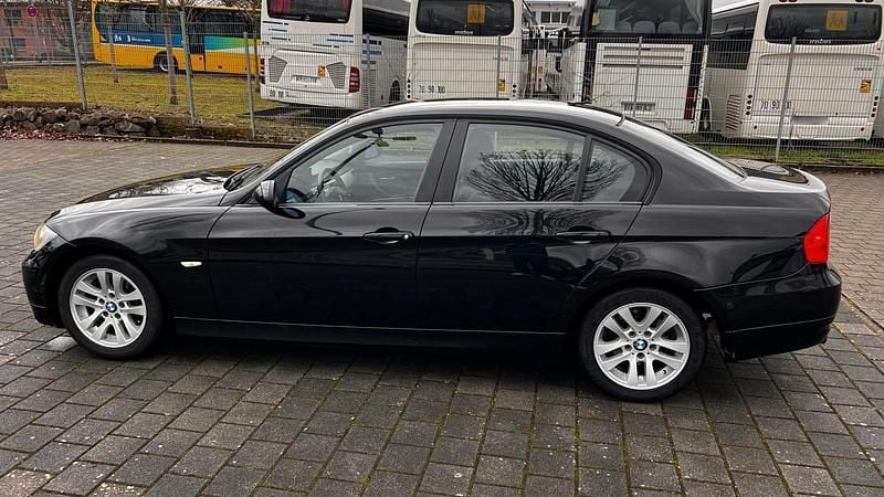 Gebraucht BMW 318 143 PS (105 kW) 2007 Schwarz Limousine