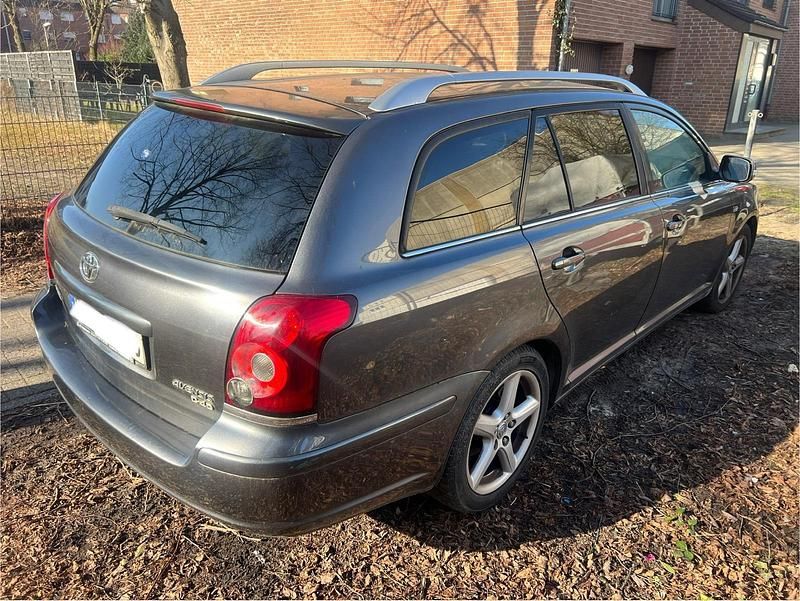 Gebraucht Toyota Avensis T2 177 PS (130 kW) 2007 Grau Kombi