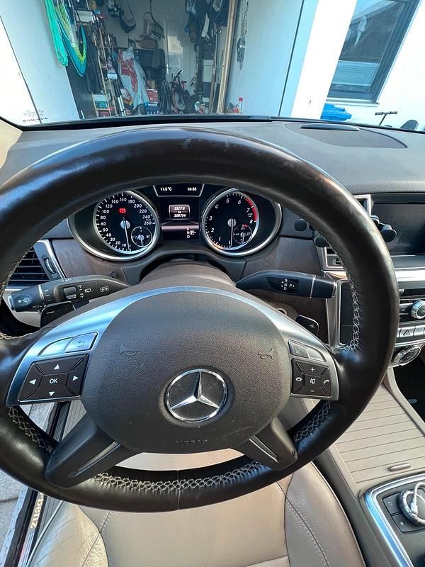 Gebraucht Mercedes ML350 306 PS (225 kW) 2013 Schwarz SUV