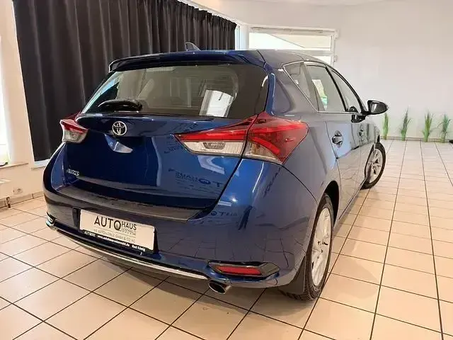 Gebraucht Toyota Auris Comfort 116 PS (85 kW) 2017 Blau Limousine