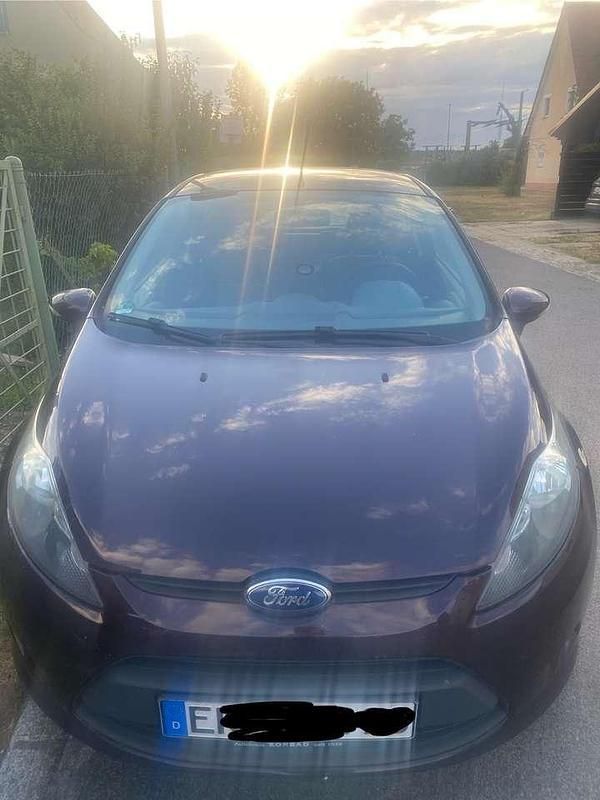 Rot Gebraucht 2010 Ford Fiesta Trend Kleinwagen | 1.600 € (Superpreis) - Bild 1/4