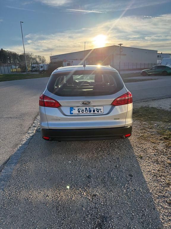 Gebraucht Ford Focus 101 PS (74 kW) 2015 Silber Limousine