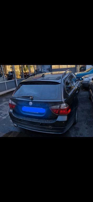 Gebraucht BMW 320 150 PS (110 kW) 2006 Schwarz Kombi