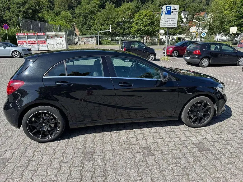 Gebraucht Mercedes A220 184 PS (135 kW) 2015 Kosmosschwarz  metallic Kleinwagen