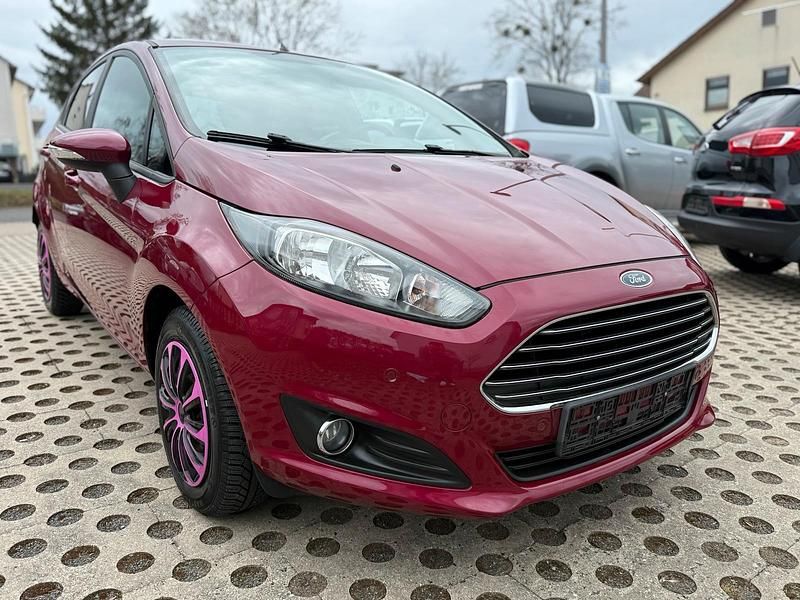 Gebraucht Ford Fiesta 80 PS (58 kW) 2014 Violet Kleinwagen