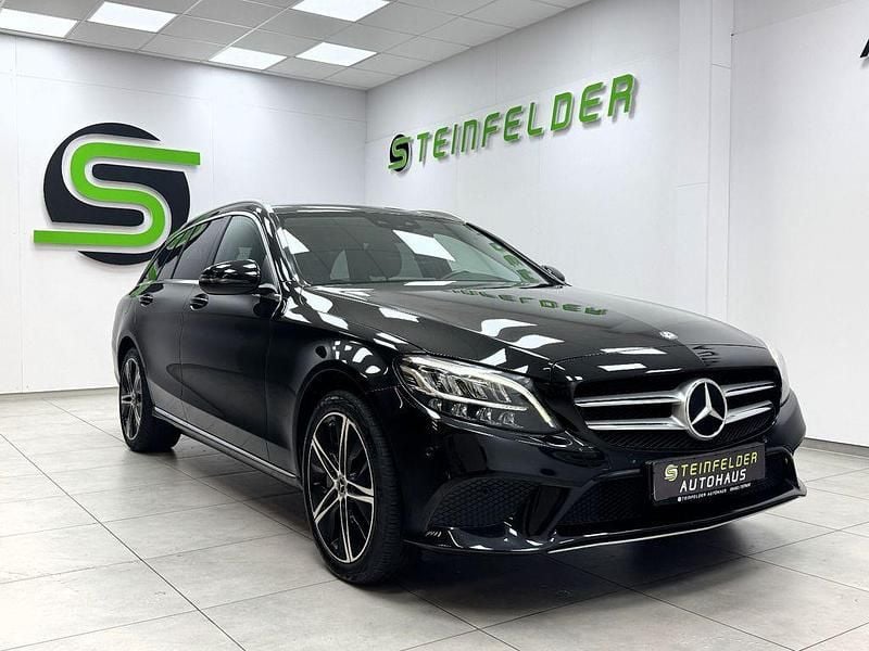 Schwarz Gebraucht 2021 Mercedes C300e Avantgarde Limousine | 24.990 € (Superpreis) - Bild 1/4