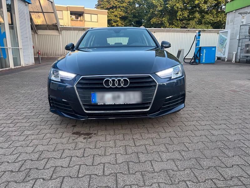 Blau Gebraucht 2018 Audi A4 Kombi | 18.500 € (Superpreis) - Bild 1/4