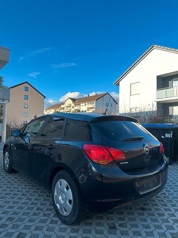Gebraucht Opel Astra 116 PS (85 kW) 2010 Schwarz Limousine