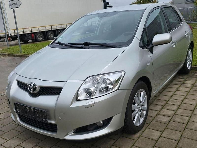 Silber Gebraucht 2007 Toyota Auris Executive Limousine | 5.990 € (Fairer Preis) - Bild 1/4