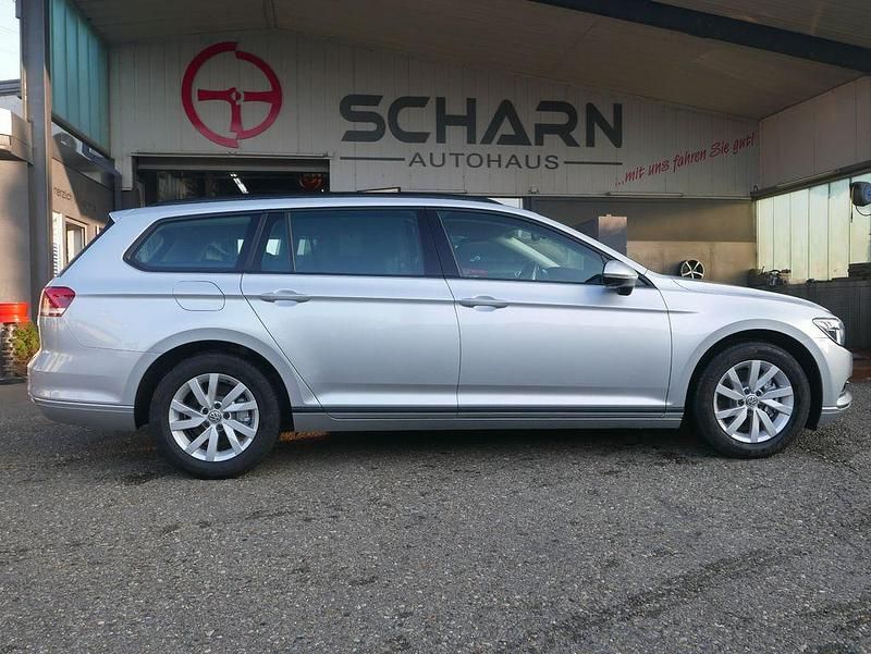 Silber Gebraucht 2019 VW Passat Kombi | 20.400 € (Etwas zu teuer) - Bild 1/4