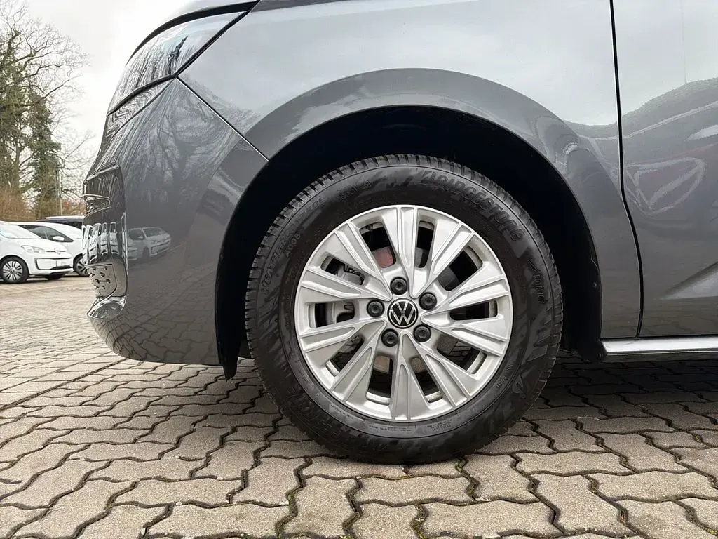 Gebraucht VW Multivan Life 150 PS (110 kW) 2025 Grau Van / Kleinbus