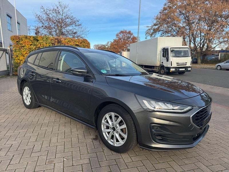 Używany Ford Focus Cool & Connect 120 KM (88 kW) 2022 Szary Sedan/Limuzyna