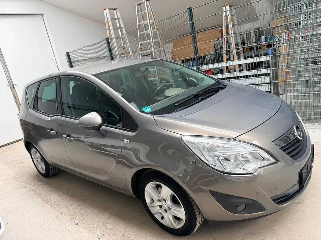Gebraucht Opel Meriva Design Edition 120 PS (88 kW) 2011 Grau Van / Kleinbus