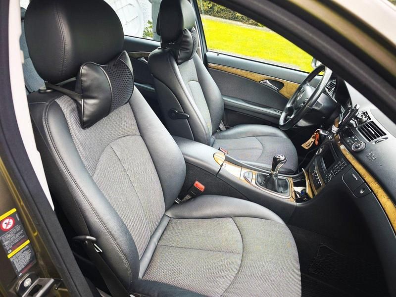 Andere farben Gebraucht 2009 Mercedes E200 Avantgarde Kombi | 6.500 € (Fairer Preis) - Bild 1/4