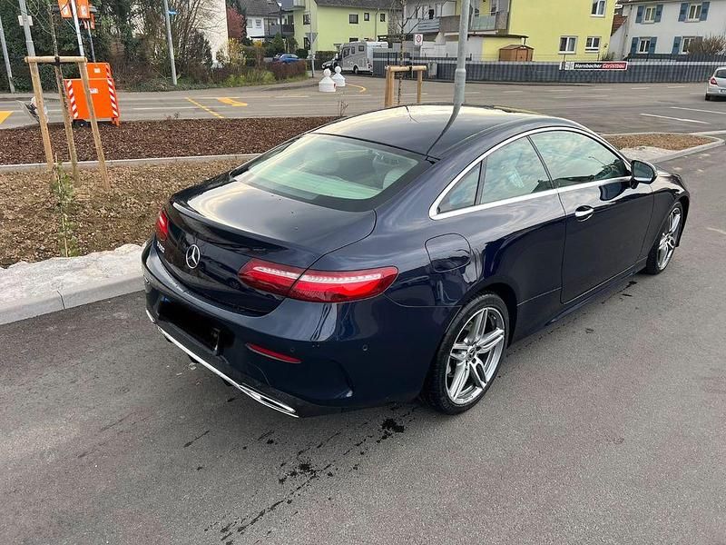 Gebraucht Mercedes E350 AMG 258 PS (189 kW) 2018 Blau Coupé