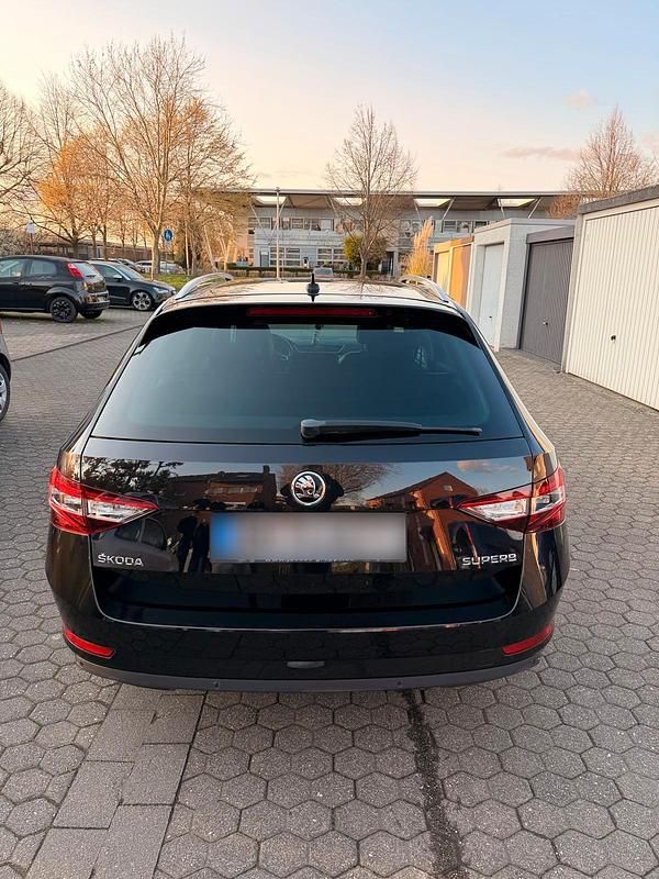 Gebraucht Skoda Superb 190 PS (139 kW) 2016 Schwarz Kombi