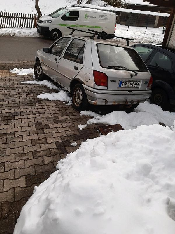 Gebraucht Ford Fiesta 60 PS (44 kW) 1995 Silber Kleinwagen