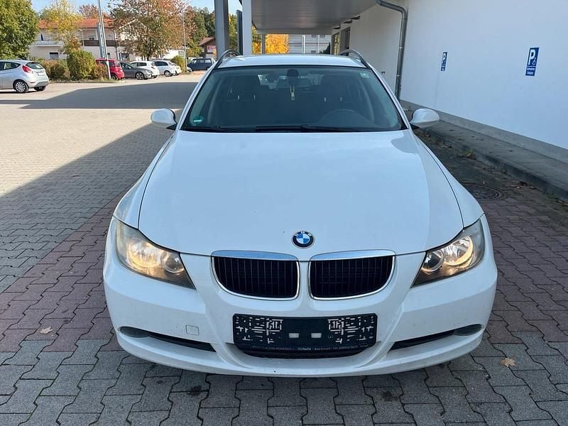 Gebraucht BMW 318 Advantage 143 PS (105 kW) 2007 Weiß Kombi