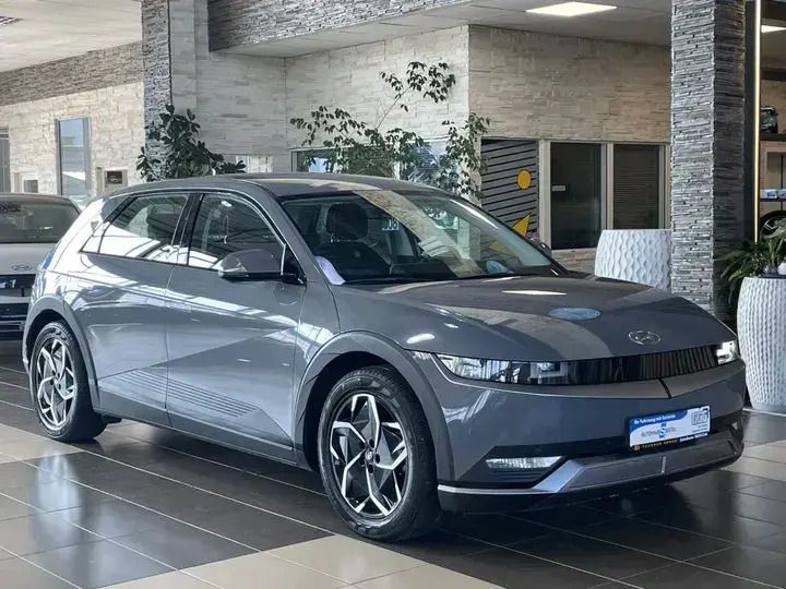 Grau galactic grey / met Gebraucht 2021 Hyundai Ioniq 5 Dynamiq SUV | 23.000 € (Superpreis) - Bild 1/4
