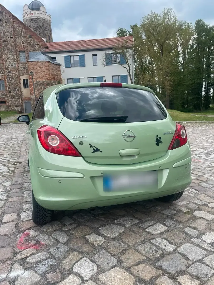 Używany Opel Corsa 75 KM (55 kW) 2010 Zielony Hatchback