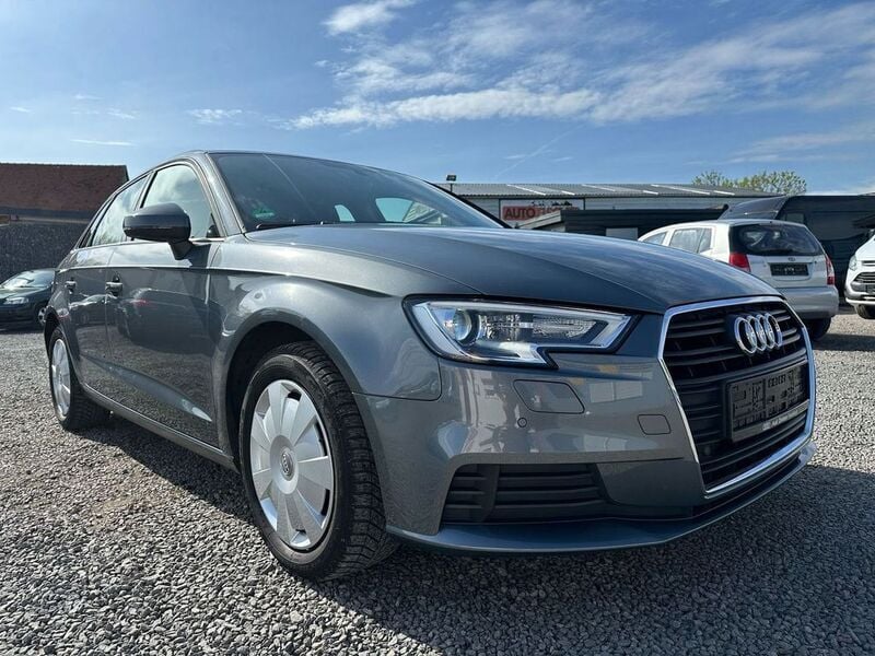 Monsungrau metallic Gebraucht 2019 Audi A3 Sport Limousine | 19.999 € (Guter Preis) - Bild 1/4