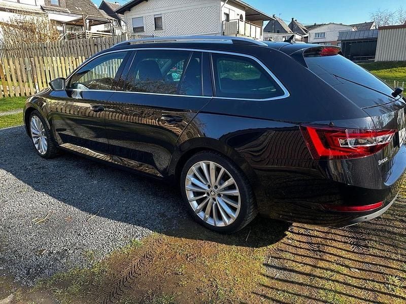 Gebraucht Skoda Superb Style 190 PS (139 kW) 2015 Schwarz Kombi