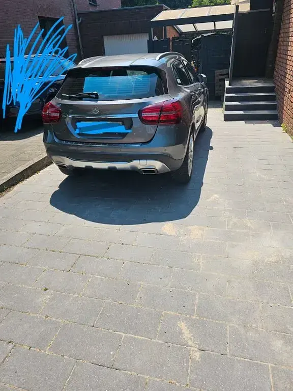 Gebraucht Mercedes GLA200 204 PS (150 kW) 2018 Grau SUV