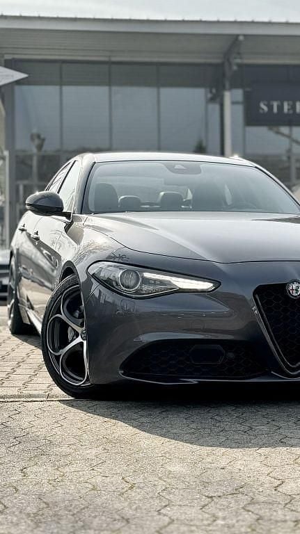 Gebraucht Alfa Romeo Giulia 150 PS (110 kW) 2017 Grau Limousine