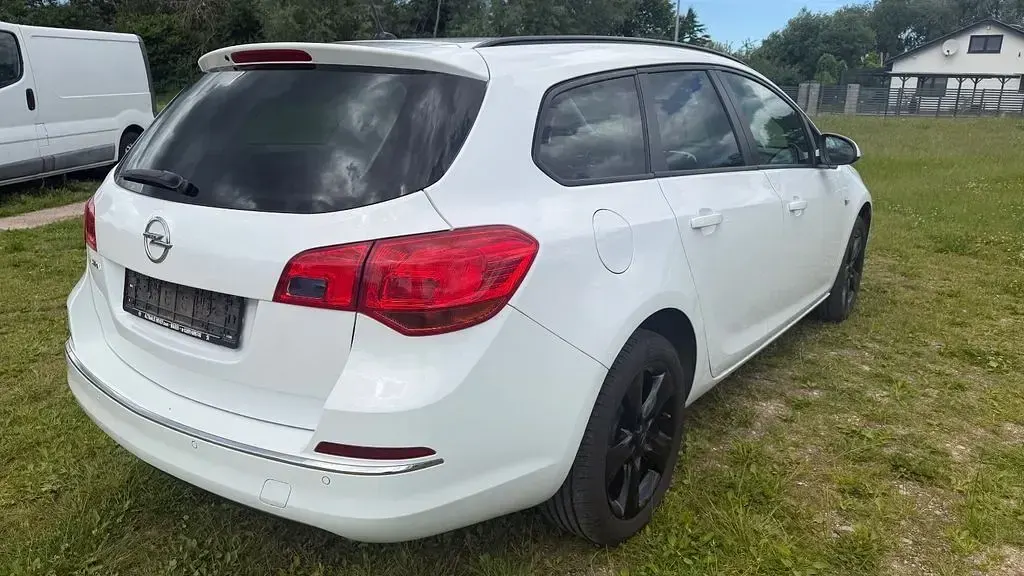 Gebraucht Opel Astra Style 120 PS (88 kW) 2015 Weiß Kombi