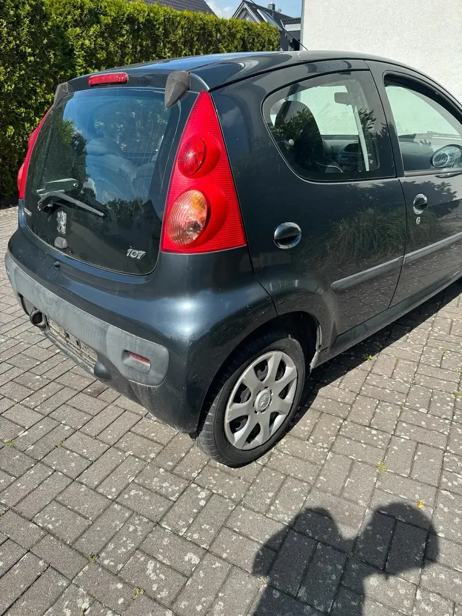 Gebraucht Peugeot 107 68 PS (50 kW) 2010 Grau Kleinwagen