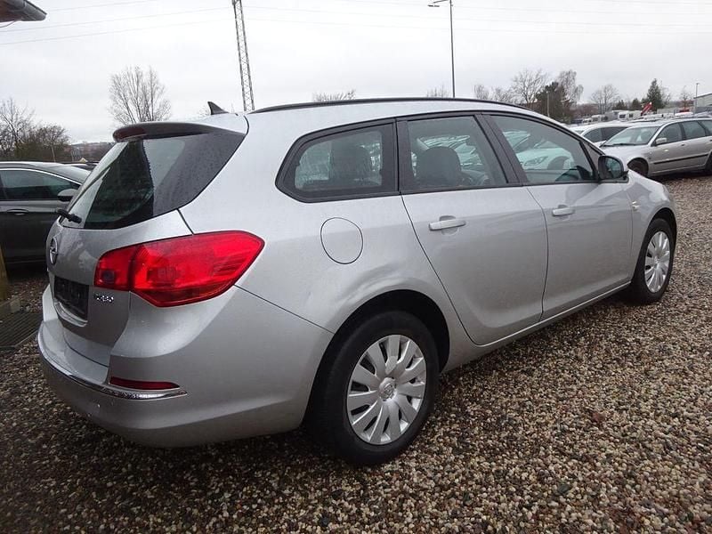 Gebraucht Opel Astra Edition 140 PS (102 kW) 2014 Grau Kombi