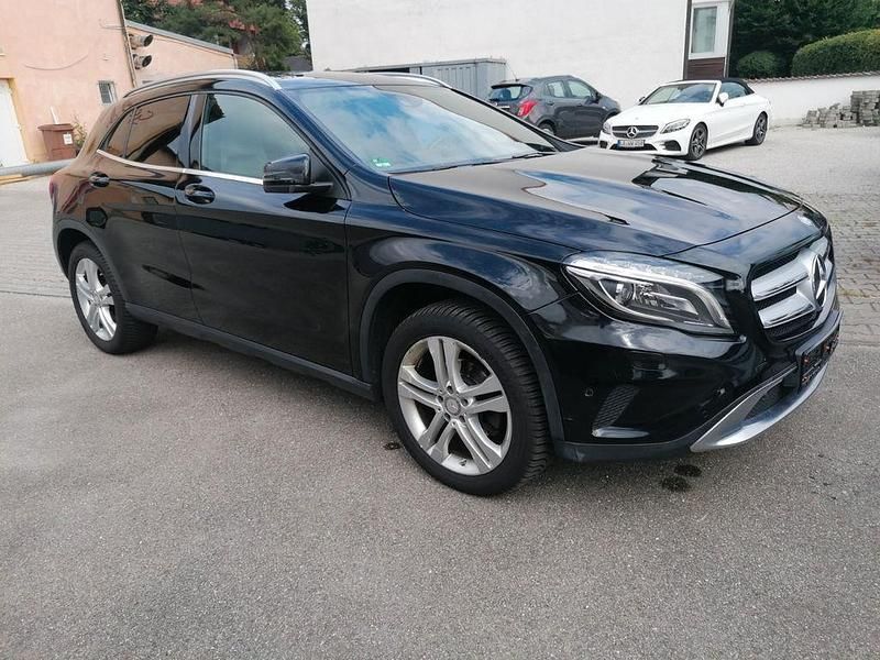 Schwarz Gebraucht 2014 Mercedes GLA200 SUV | 14.390 € (Guter Preis) - Bild 1/4