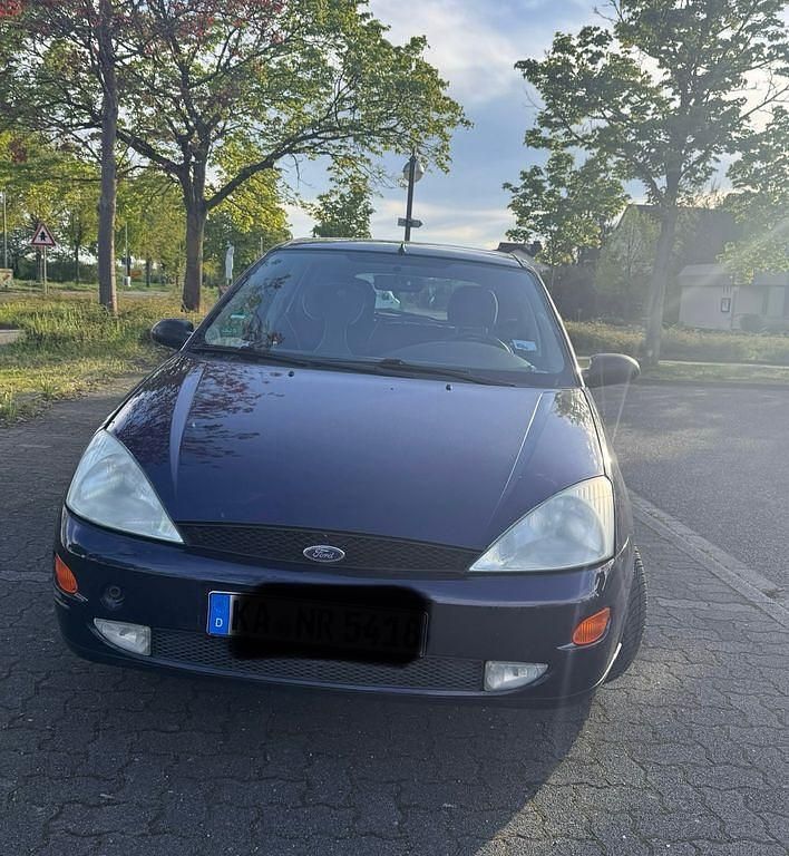 Blau Gebraucht 1999 Ford Focus Limousine | 1.800 € (Fairer Preis) - Bild 1/4