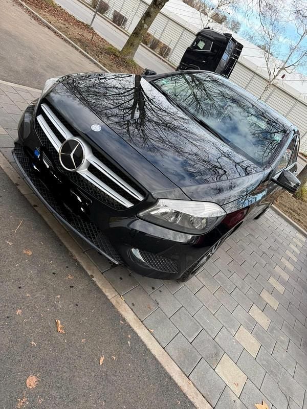 Schwarz Gebraucht 2013 Mercedes A180 Kleinwagen | 7.500 € (Guter Preis) - Bild 1/4