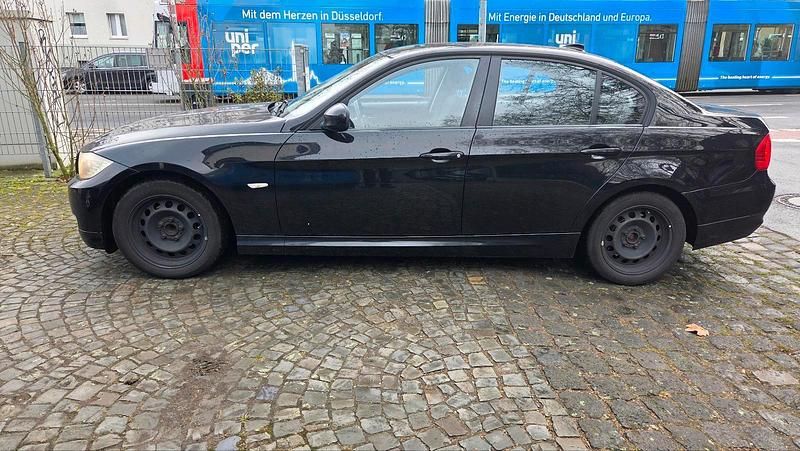 Gebraucht BMW 318 143 PS (105 kW) 2008 Schwarz Limousine