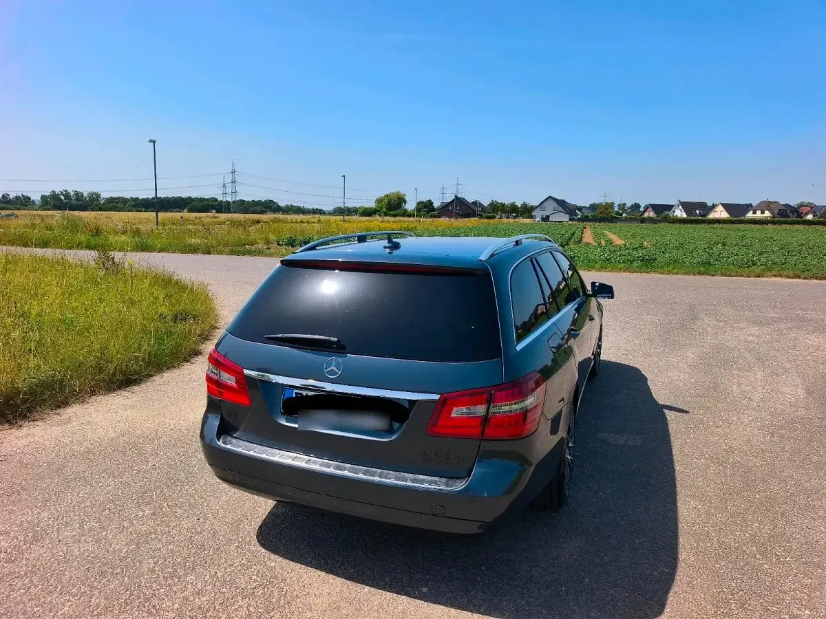 Gebraucht Mercedes E250 204 PS (150 kW) 2012 Grau Kombi
