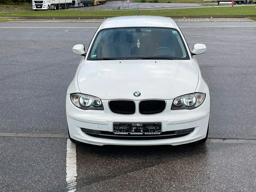 Gebraucht BMW 116 122 PS (89 kW) 2010 Weiß Kleinwagen