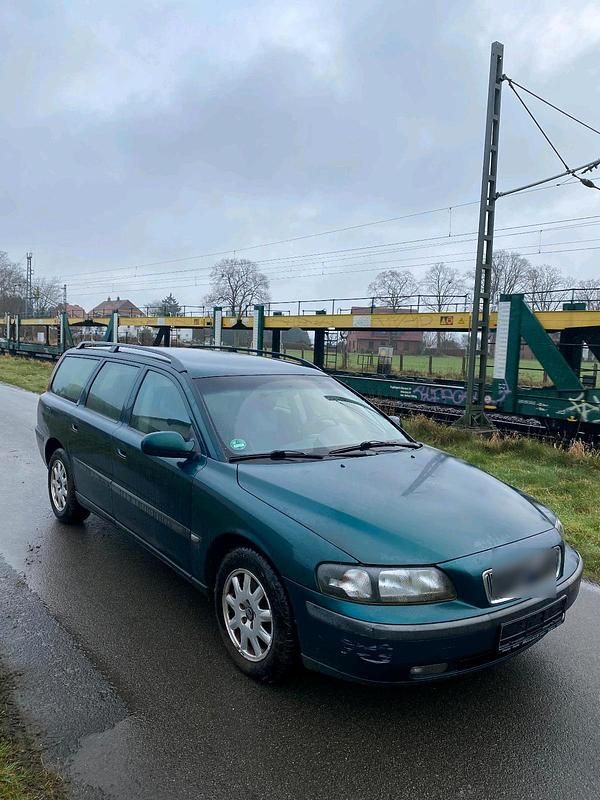Gebraucht Volvo V70 140 PS (102 kW) 2001 Grün Kombi